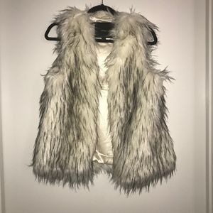 Unreal Faux Fur Icebreaker Vest (White, size S)
